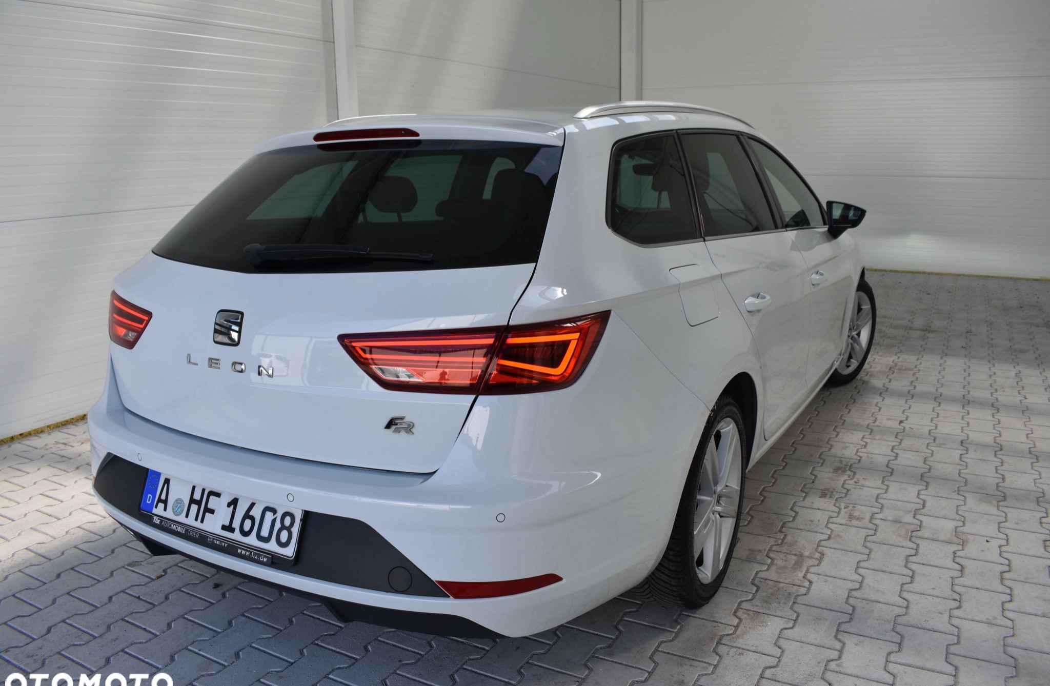 Seat Leon cena 56900 przebieg: 219000, rok produkcji 2018 z Zdzieszowice małe 781